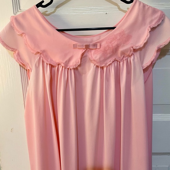 Vintage Shadowline 2-Piece nightgown and Robe Set Pink scalloped Collar M